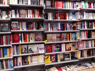 Mondadori Bookstore