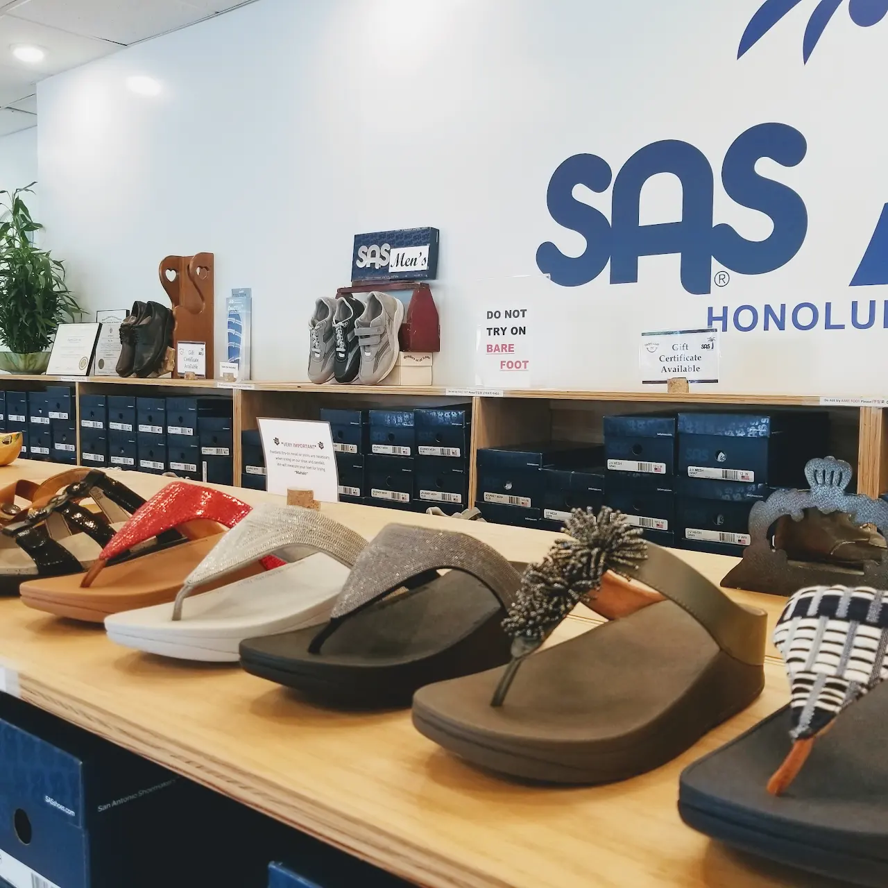 SAS Ala Moana - Shoe Store in Honolulu