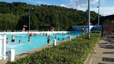 Mon Tsunami Wave Pool