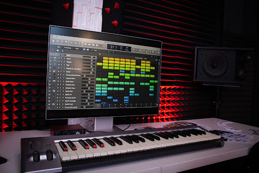 Qube Studio - Thumbnail
