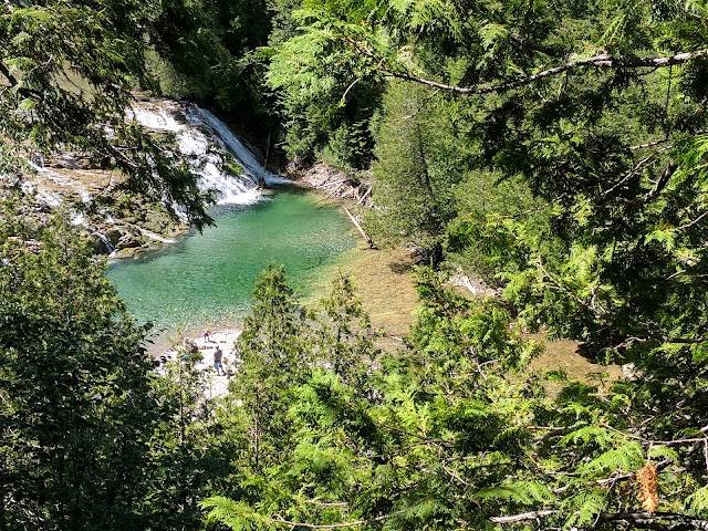 Chute De La Riviere Emeraudes