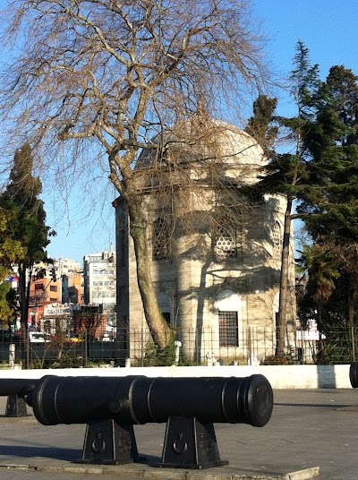 Barbaros Hayrettin Paşa are Tomb