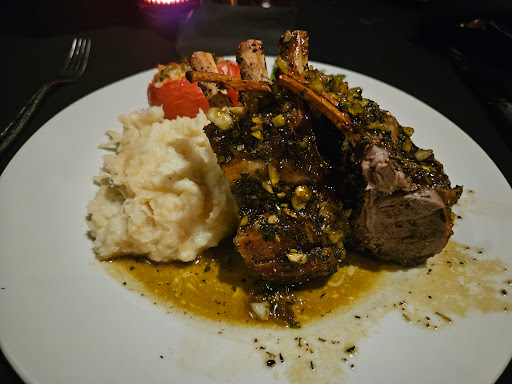 V's Steakhouse - Visual