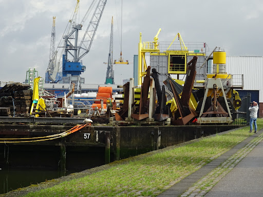 Watertaxi - Waalhaven Oostzijde / Dockworks (80)