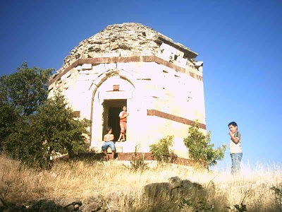 FERRUH ŞAD BEY TÜRBESİ