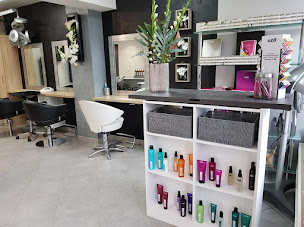 Photo n°23 de Studio 14 Salon de Coiffure Gévezé à Gévezé (Barbier)