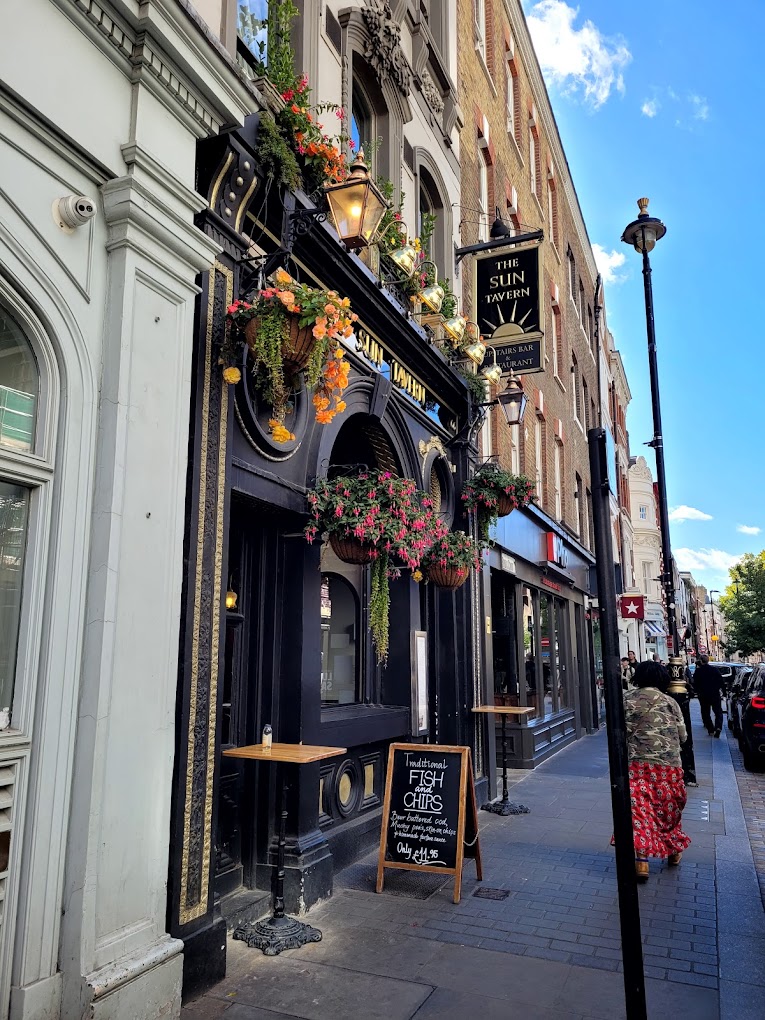 Covent Garden is known for its historic architecture, lively street performers, and vibrant cultural scene, in addition to historic Covent Garden pubs that cater to locals, tourists, and theater-goers alike. Many of these pubs have been around for centuries and boast charming interiors that harken back to a bygone era.