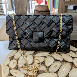 Photo n°5 de LM LA MODE - prêt à porter et accessoires à Valserhône (Boutique d'accessoires de mode)