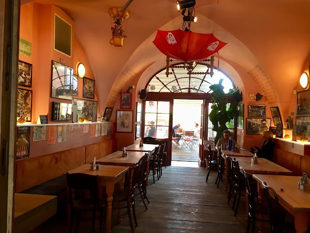 U zavěšenýho kafe