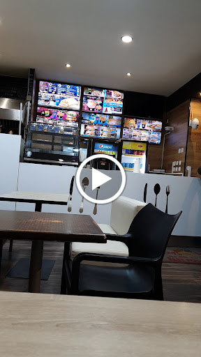Photo 1 - La Chapelle Burger