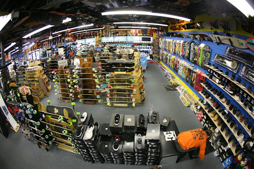 Salty Peaks Snowboard Shop - Thumbnail