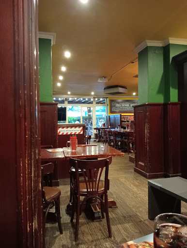 Old MacDonald Burger-Restaurant, Biergarten und Sportsbar - Thumbnail