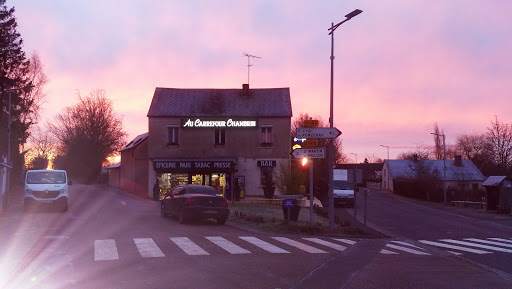 Au Carrefour Chambrin - Thumbnail