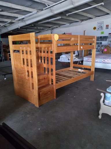 The Furniture Store and Fleamarket of Paris, BOOTH RENTALS AND FLEA MARKET Gallery - United States