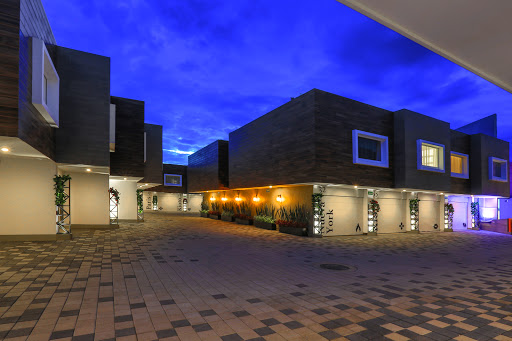 TÛR MOTEL