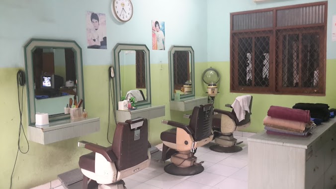 R & R Barbershop, Author: R & R Barbershop