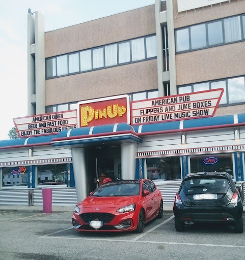PinUp Pub - Visual