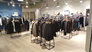 Photo n°2 de FATHER & SONS OUTLET TROYES à Saint-Julien-les-Villas (Magasin de vêtements pour hommes)