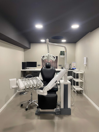 Clinica Dental Bucal Olesa - Implantes Diseñados Para Ti