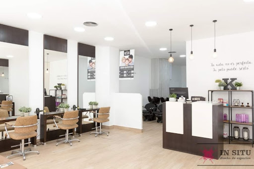 Peluquería y estética ROYLOS (microblading) Logo