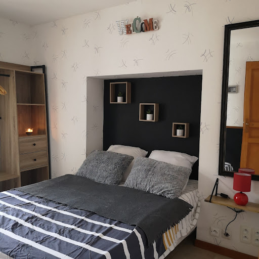 Photo de Domaine du Grand Felin - Gîtes &amp; Pêche Poitiers Futuroscope à Bonnes (86300)