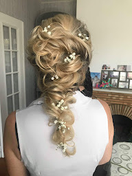 Photo n°28 de Clémence Coiffure, coiffeur, mariage, barbier dans le perche à Longny les Villages (Thérapeute Reiki)