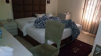 Photos of Tomats Inn & Suites