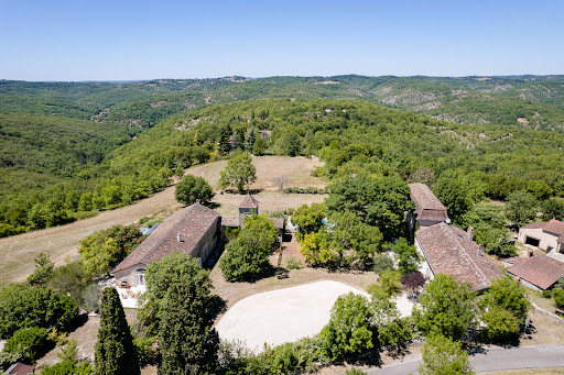 Photo de Gîtes Au Mas des Cyprès avec piscine proche Cahors à Laroque-des-Arcs (46090)
