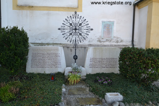Moorenweis, Kirchenfriedhof