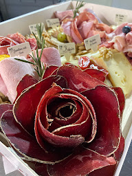 Photo n°5 de Fromagerie Charcuterie Marinelly à Mâcon (Épicerie fine)