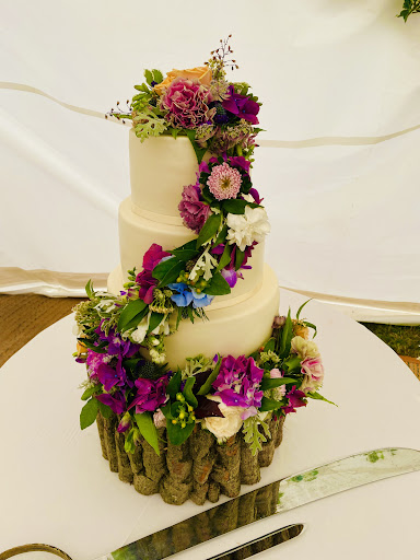 Cakes By Em - Thumbnail