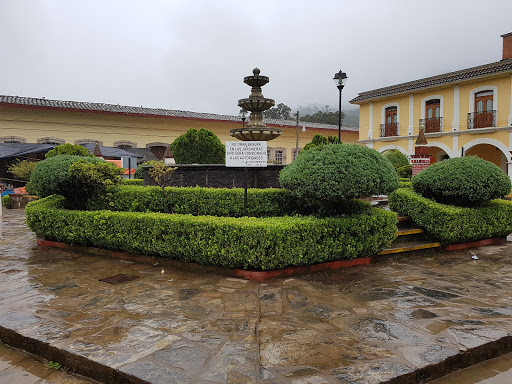 Hospital Y Zocalo De Ahucatlan - Thumbnail