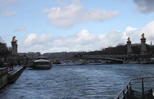 Photo n°39 de Batobus - Station Louvre à Paris (Attraction touristique)