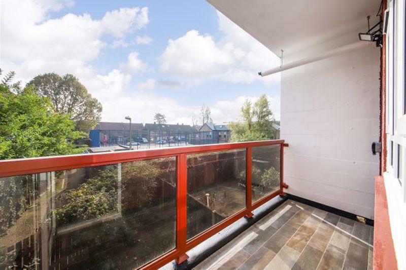 Holmes Estate Agents photo 3