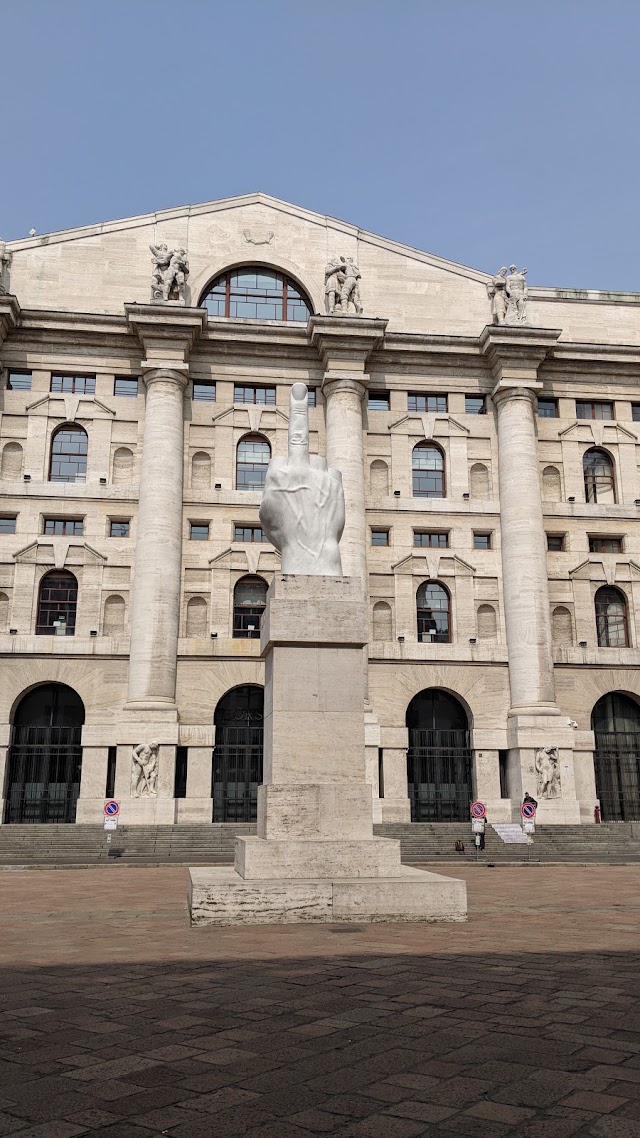 L.O.V.E. di Cattelan