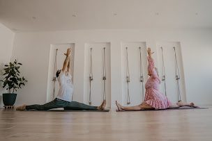 Photo n°1 de AB YOGA VINYASA STUDIO à Hendaye (Centre de yoga)