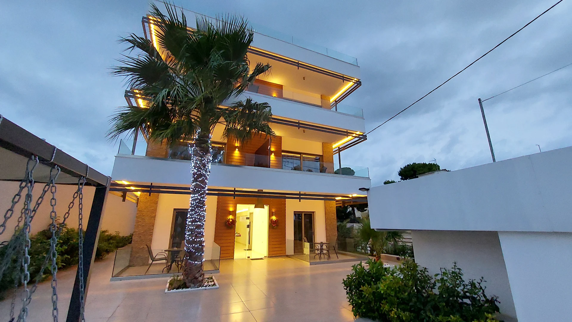 FINIKAS Suites & Apartments