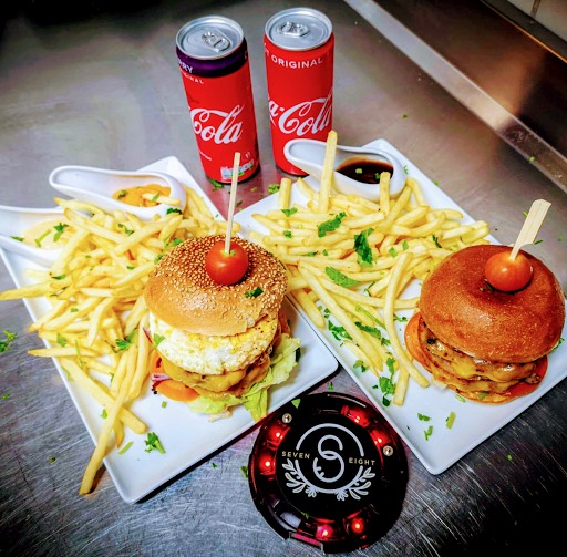 Photo 1 - LE SEVEN EIGHT - (TACOS BURGER SALADE)