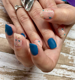 Photo n°2 de Ongle (prothésiste ongulaire) Lelonails à Ruy-Montceau (Salon de manucure)