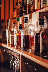 Photo n°8 de V and B La Madeleine à La Madeleine (Caviste)