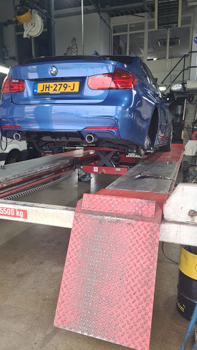 Bosch Car Service Autobedrijf van den Berg