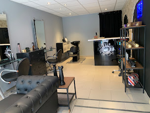 Photo n°10 de Salon 17 Coiffure Homme à Mazan (Magasin d'articles de coiffure pour hommes)