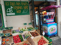 L'épicerie de la place à Velaux