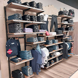 Photo n°17 de IMAJEANS Chinon à Chinon (Boutique d'articles de mode)