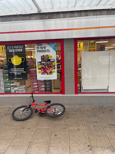 Iceland Supermarket Crawley Gallery - United Kingdom