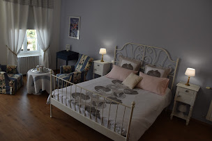 Photo n°1 de Chambres d hôtes La Little School Arçay à Arçay (Chambre d'hôtes)