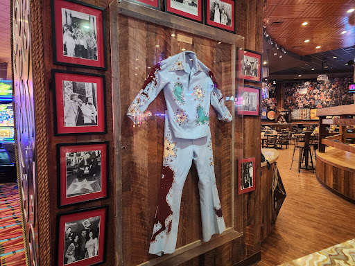 Gilley's - Visual