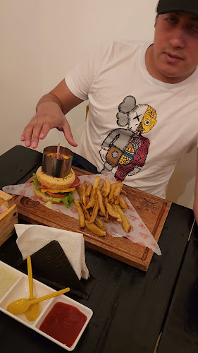 Horarios de La Cueva del Oso Burgers y Mas.