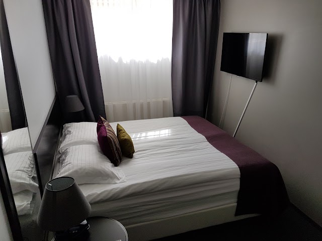 22 Hill Hotel