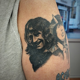 Photo n°20 de Fallen Swallow Tattoo à Blain (Tatoueur)
